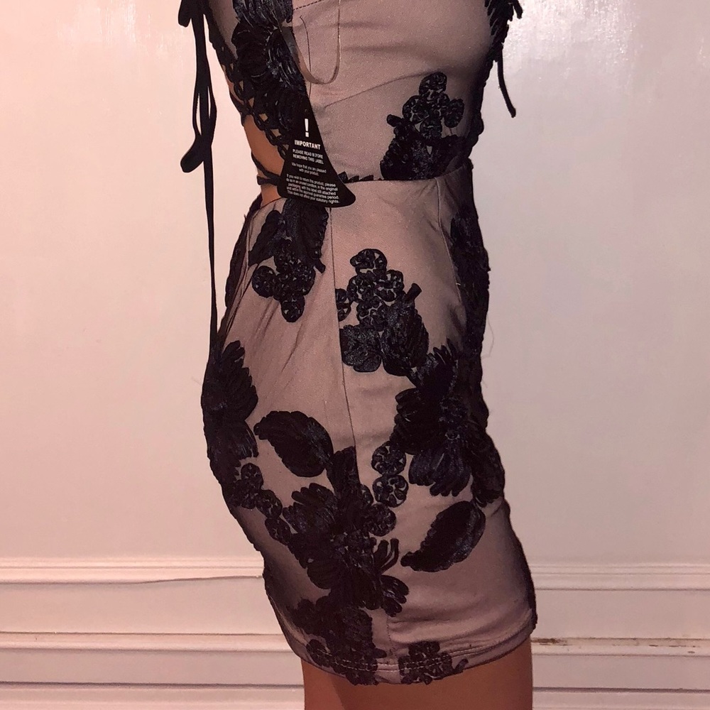Dress - Picture 3 of 7